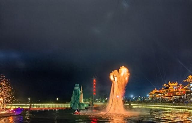 嘉鱼不夜城，越夜越精彩