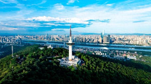 你有一份岳麓山登高攻略请查收！“长沙之眼”瞰全景，索道穿林赏星城