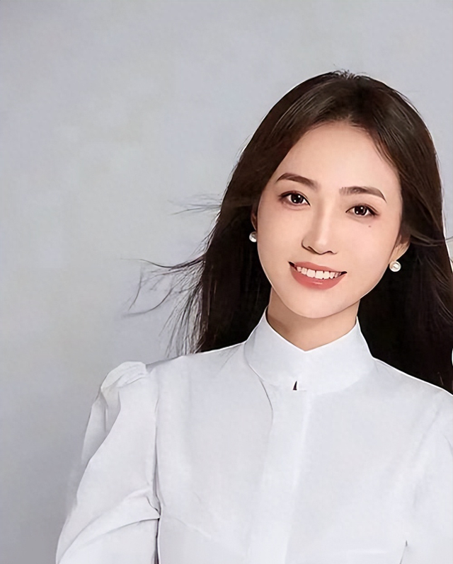 许家印被捕已2年，恒大歌舞团长白珊珊，竟低调闪婚房地产大佬？