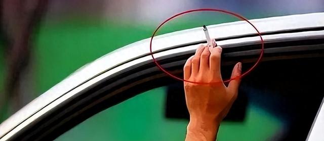 川藏线上的司机为何总要点烟扔出窗外？藏民：扔烟的都是聪明人