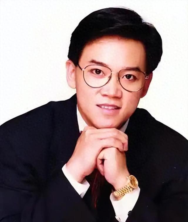 刚出狱就带全家出国潇洒，坐头等舱吃大龙虾，前主持人陈维聪火了