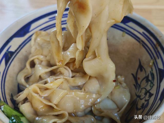 夜逛钟鼓楼，感受十三朝古都的人间烟火，不愧为大唐不夜城