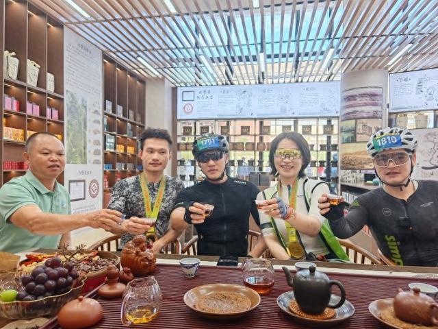 2000名骑手开启“两广骑缘·茶船古道”百公里骑行活动
