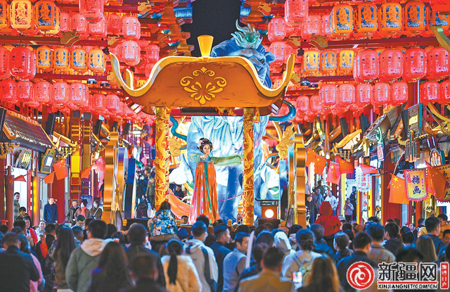 乌鲁木齐：同赏中秋月 共抒中华情