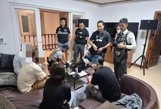 3名中国男子与2名老挝女子在芭提雅泳池别墅直播性行为被捕