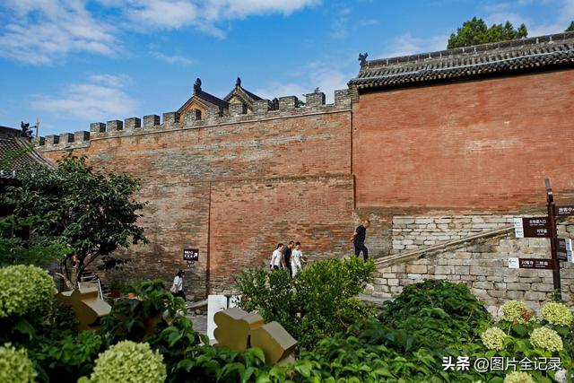 山西介休：张壁古堡暑期旅游升温