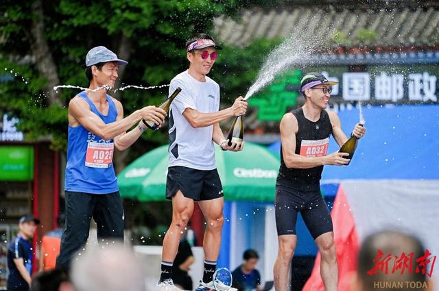 2025“冲顶天门”全国登山挑战赛（张家界天门山站）圆满落幕