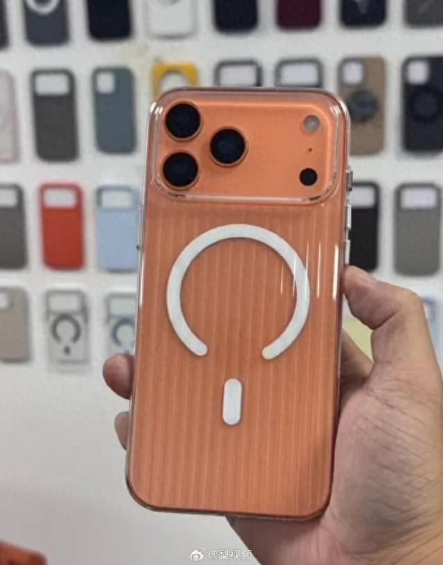 橙色版iPhone17Pro机模再曝光，类似iPhone XR珊瑚橙，系列机型采用铝合金材质