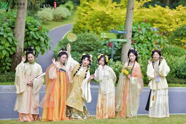 当汉服盛宴遇见岭南暖冬，云溪植物园上演国风雅集