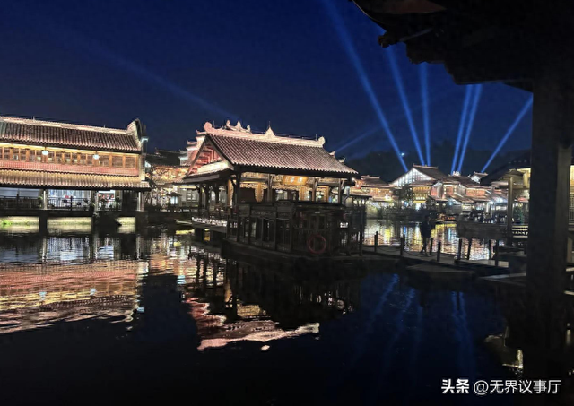 资本狂炒古镇热，商铺扎堆无个性，真实烟火气难寻