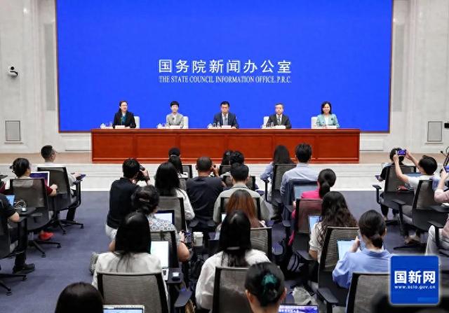 今天上午，国家卫健委主任呼吁：全社会积极行动起来！