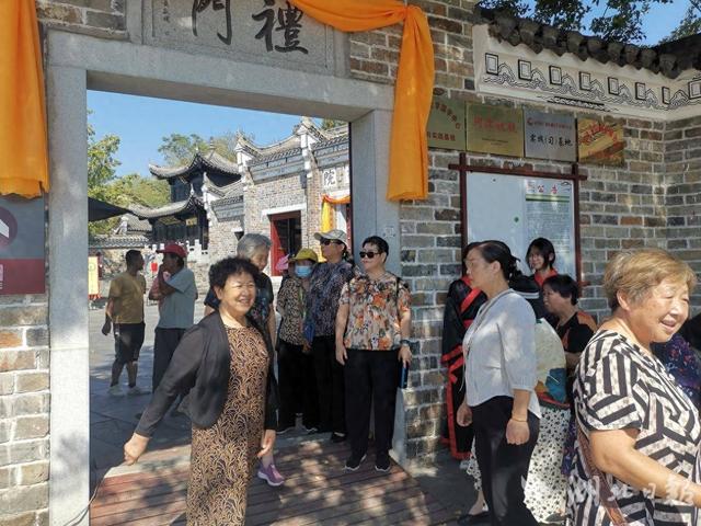 汉超期间，凭球票票根免费游新洲