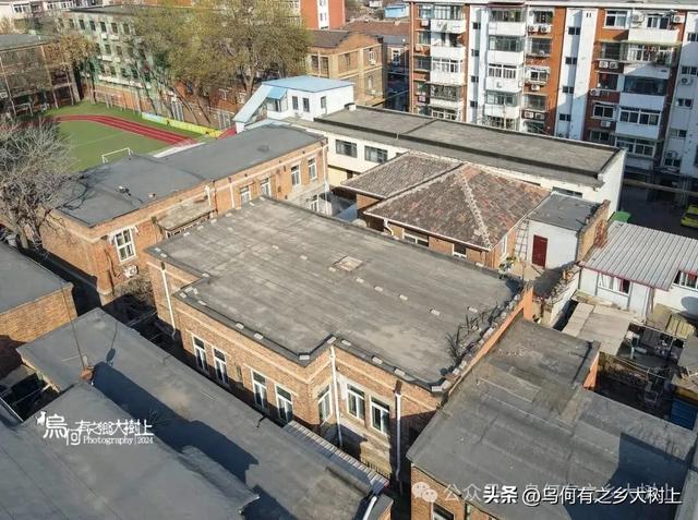 天津银凤里一带,已有百年历史,解放后被冠以正义、民主等名