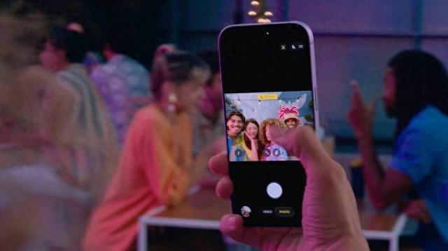 iPhone 18被曝全系升级24MP前置镜头，折叠屏或首发24MP屏下方案