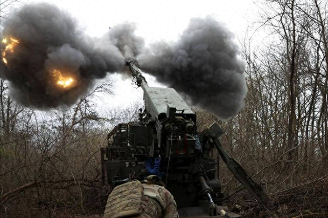 战火中卷走1亿，泽连斯基亲信外逃，乌克兰寒冬再遭重击