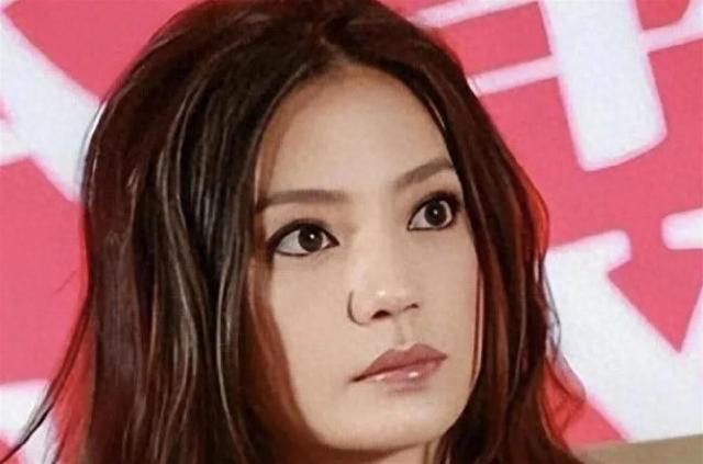 因胃癌去世传闻真相大白半年，49岁赵薇近况曝光	，琼瑶真没说错