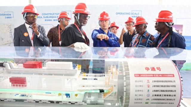 百位外宾参访上海工程，非洲工程师点赞：“这是世界上最棒的城市轨道交通”