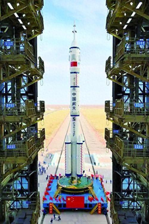 神舟20险情曝光！返回舱舷窗出现裂纹，中国航天火速启动换乘预案