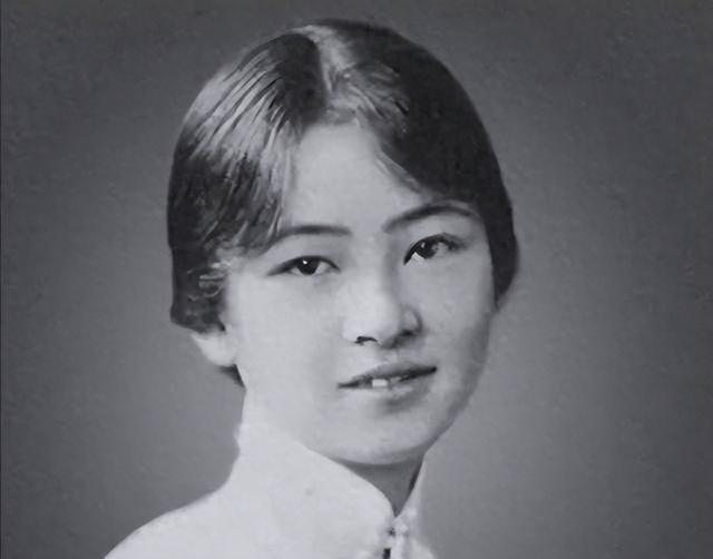 林徽因落选的国徽方案	，网友看后感叹：审美确实一绝，但真不合适