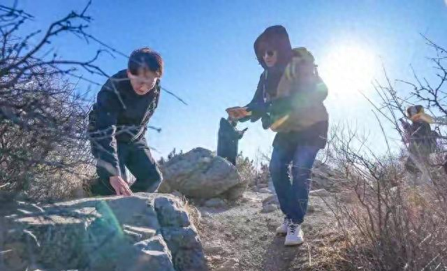 驴友立大功！北京深山惊现1800年界碑	，这三个字改写历史