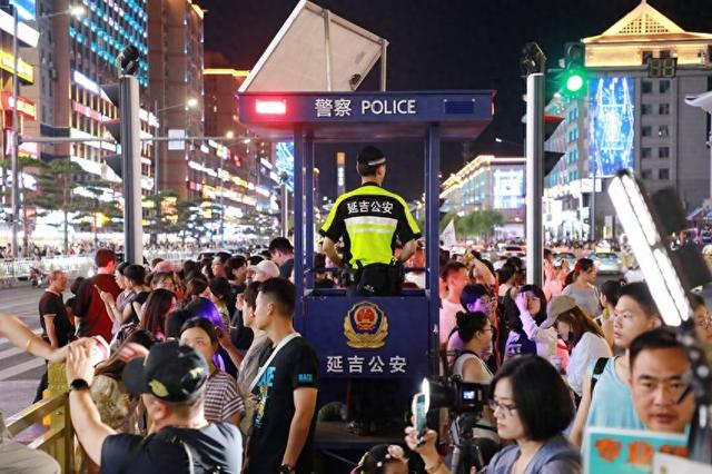 延吉网红弹幕墙下的平安“打卡点”