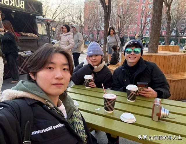 全红婵北京过冬至！与老乡逛街合影太暖心