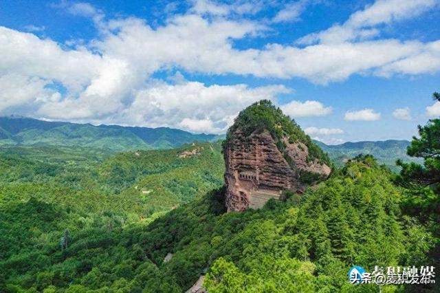 【多彩“双节” 畅游麦积】在麦积山的绚烂秋色中邂逅“东方微笑”