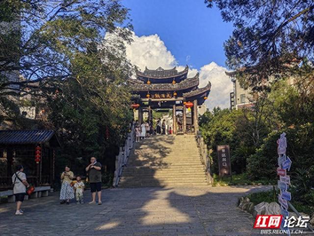 夏日重访芙蓉镇，只为一场沉醉光影的旅程