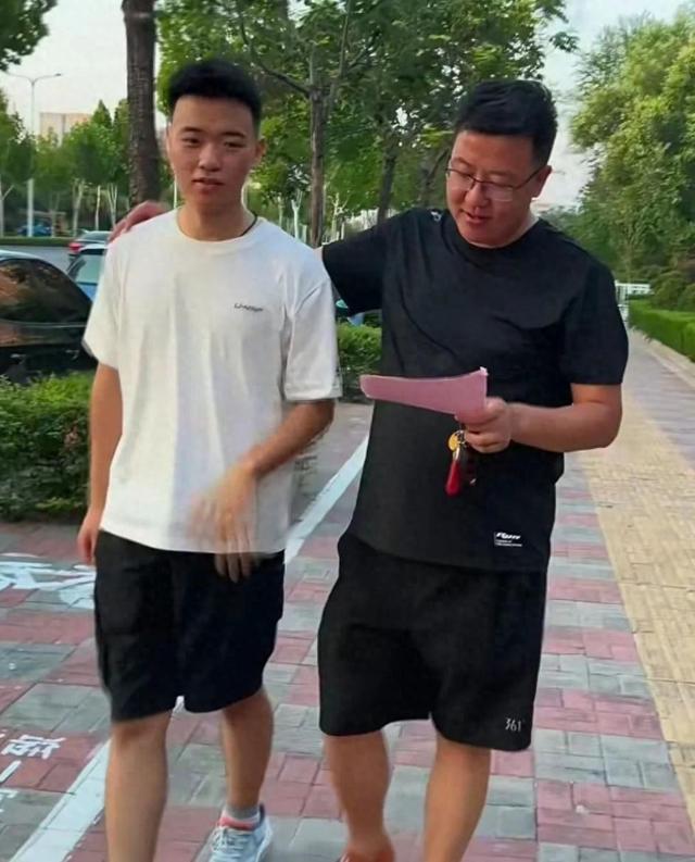 云南考生521分捡漏北大，看到专业后网友坐不住了：我宁愿复读！