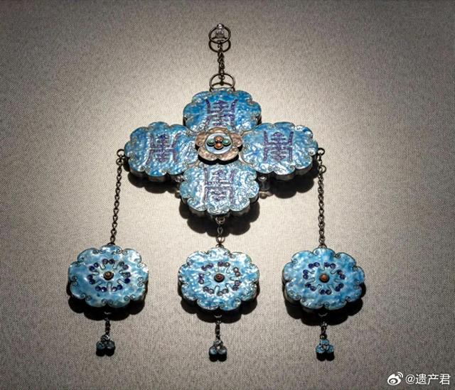 北京民俗博物馆收藏的清代珐琅彩盘肠纹挂饰 ​​​
