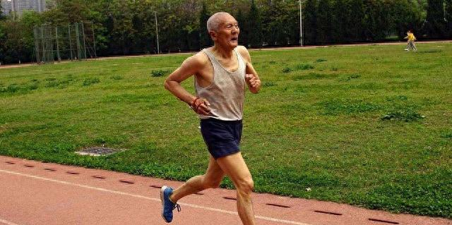 年龄越大越要少锻炼？医生强调：尤其这3种运动，做多了是在减寿