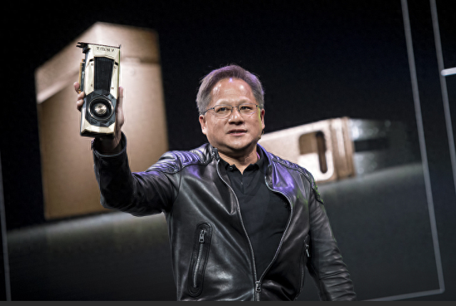 黄仁勋来华真正目的揭开！国产新一轮芯片材料面世，美日连夜建厂