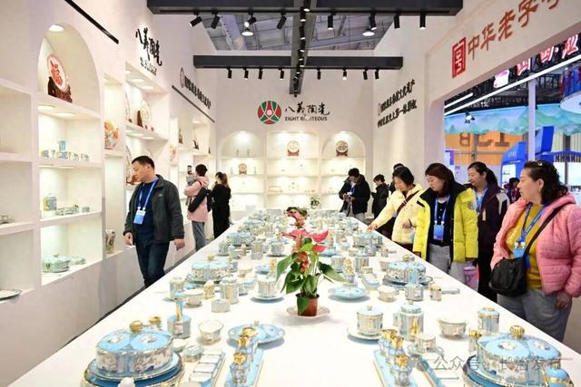 八义窑红绿彩亮相2025北京国际陶瓷博览会