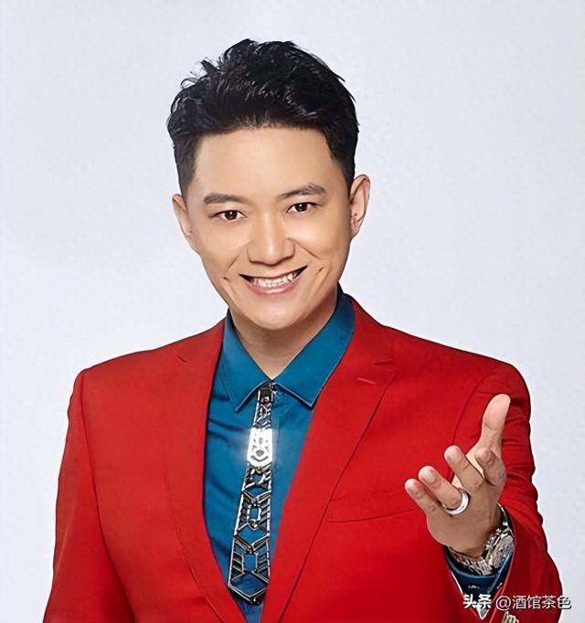 主持人李鑫现状：和家人在爱尔兰，陪读带货两不误，俩儿子都随妈