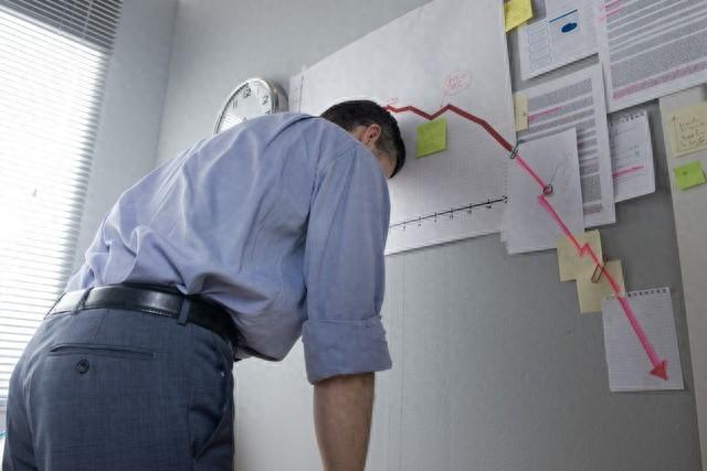 电跳闸了再推上去还是没电（家里跳闸了推上去还是没电）