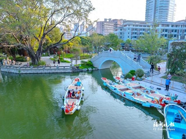 坐滨海快线 打卡沿途美景