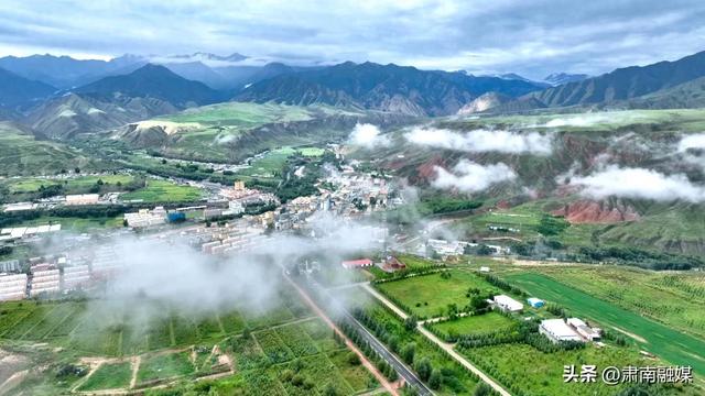 【组图】肃南：雨后云雾缭绕 小城美若仙境