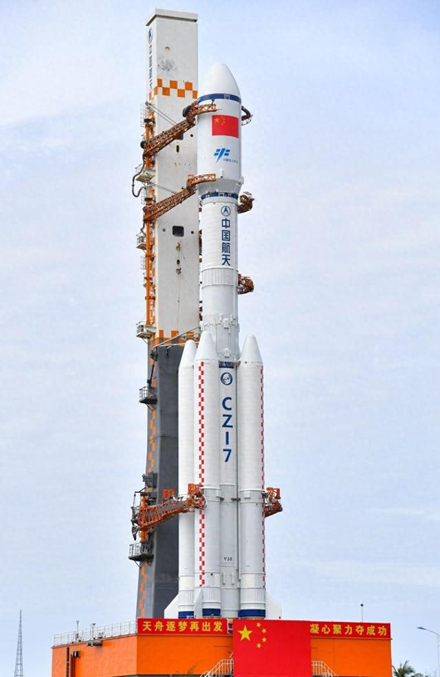 中美俄飞船载重差距断崖：美国4.2吨，俄2.5吨，中国令人意外!