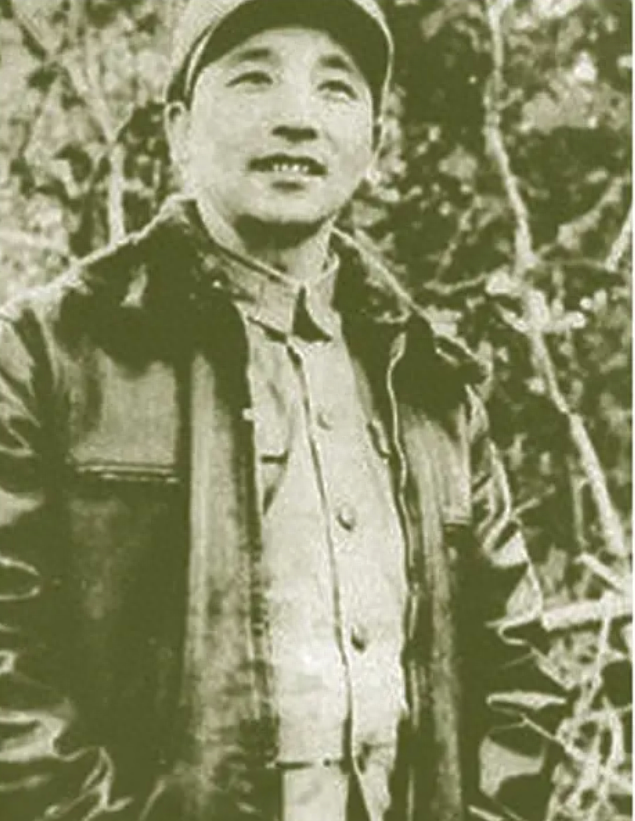 秦基伟被马家军俘虏后隐瞒身份，叛徒却大喊：他是团长，不是伙夫