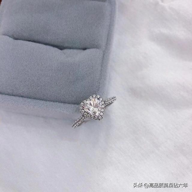国产莫桑钻多少一克拉（美国莫桑钻和国产莫桑钻的区别 莫桑钻一克拉多少钱）