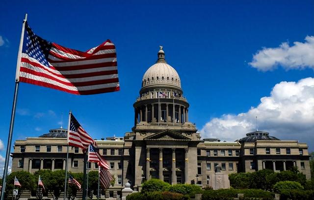 局势升级	，美天然气管道爆炸，美军基地被“全面接管”，白宫失声