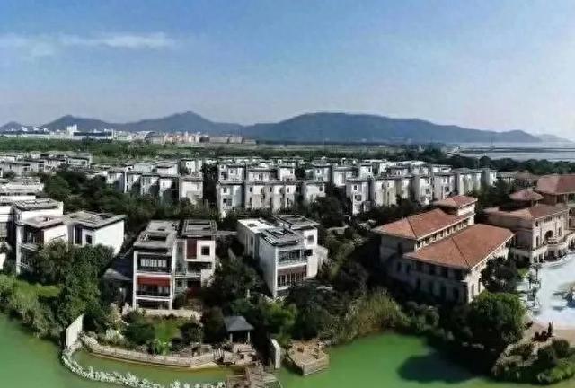 李湘在平台晒自家北京小院，大到让网友以为是景区，真的太有钱了