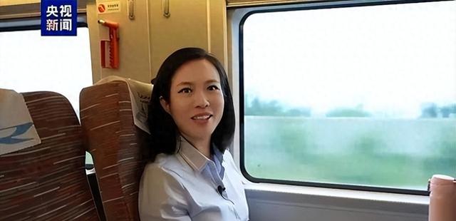 事实证明，47岁全程解说大阅兵的宝晓峰，已经走上了另一条大道！
