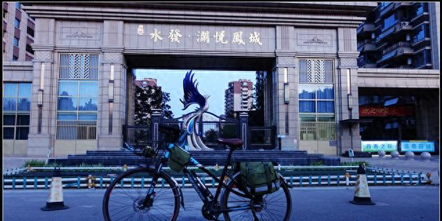 一个人骑车的早晨，才是成年人最顶级的放松方式，比躺平爽10倍！