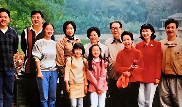 1997年	，李鹏总理全家在玉泉山游玩，难得团聚，女儿女婿罕见出镜