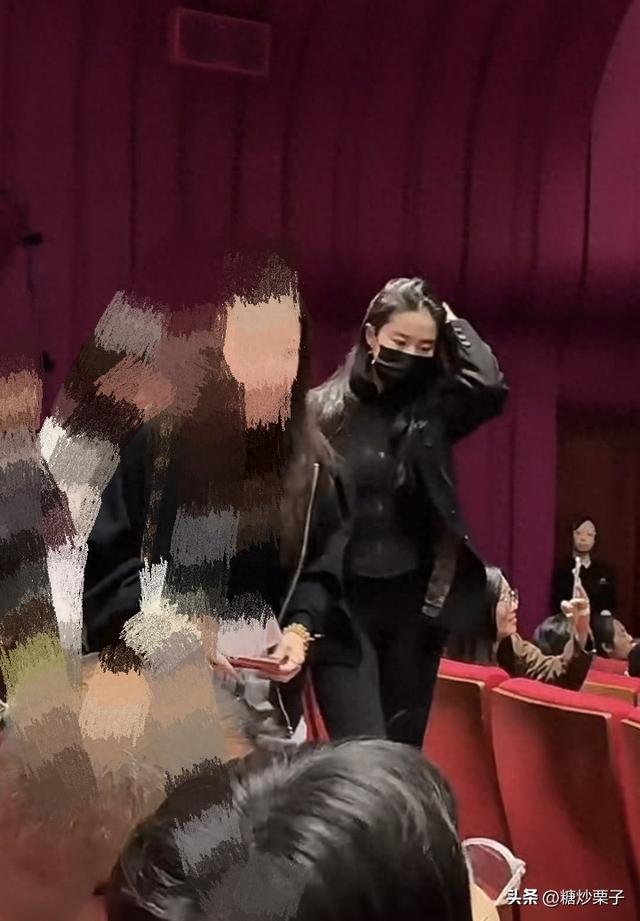 刘亦菲北京被偶遇！头发油腻仍惊艳，真人瘦到发光，大长腿太吸睛