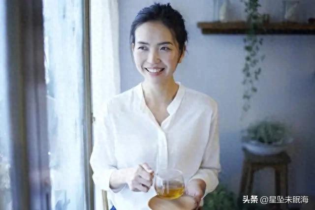 两性关系：女性过了四十岁，为什么会“来者不拒”？