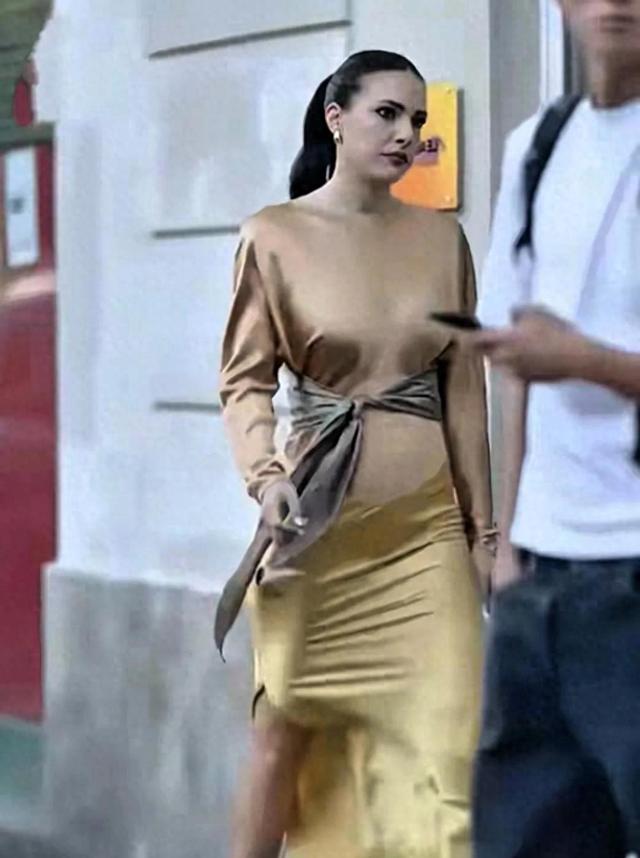 哇塞！瑞士女神身材真的很高大 颜值担当 身材迷人 这状态能打多少分