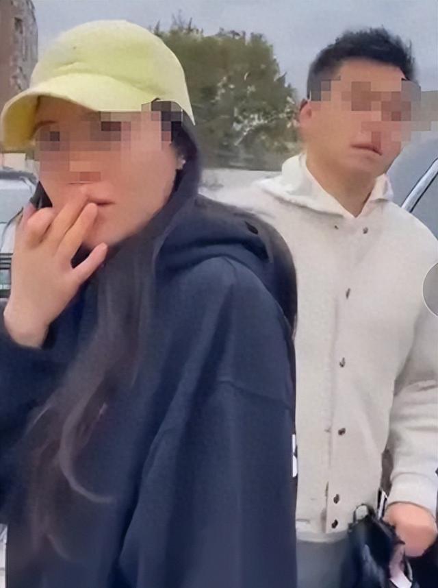 女子偶遇老公陪小三产检，薅其头发泄愤，老公身份被扒，网友气炸