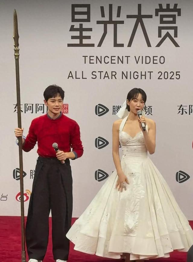 宋茜红毯造型遭群嘲！憔悴驼背	，被指膀大腰圆状态差